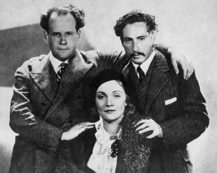 Sergei Eisenstein met Marlene Dietrich en Joseph Sternberg in 1930, uit Serge Eisenstein, Reflexions dun Cineaste, gepubliceerd in Moskou, 1958